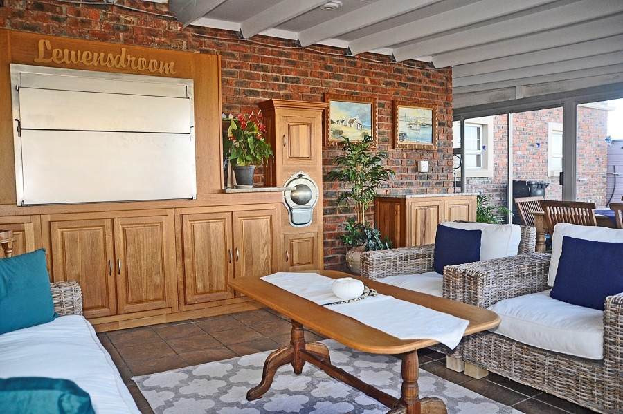 5 Bedroom Property for Sale in Tergniet Western Cape